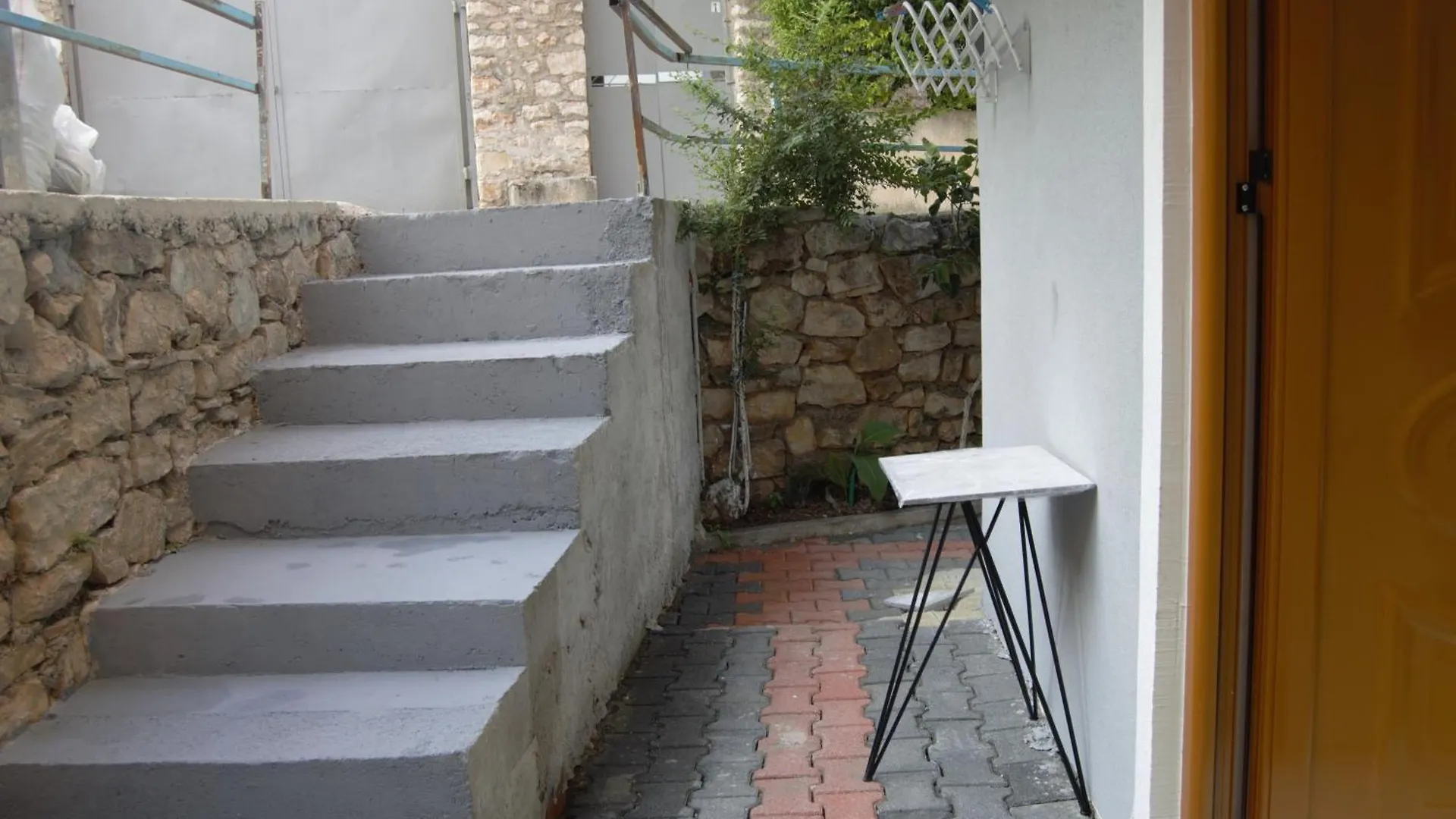 Keli Rooms Sarande Apartment